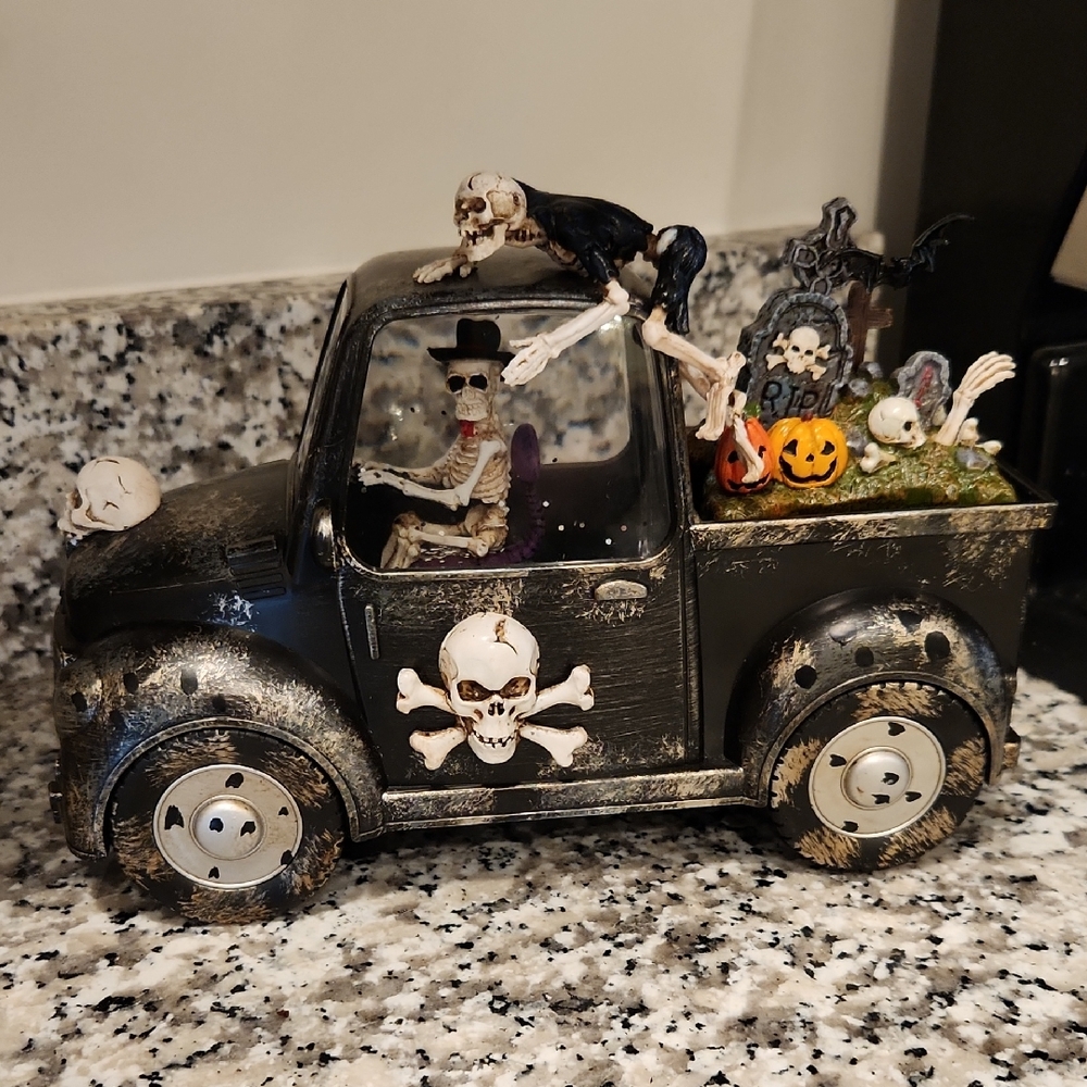 Cracker Barrel Halloween Skeleton Snow Globe Truck. New